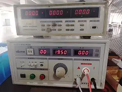 Устройство для проверки параметров двигателя